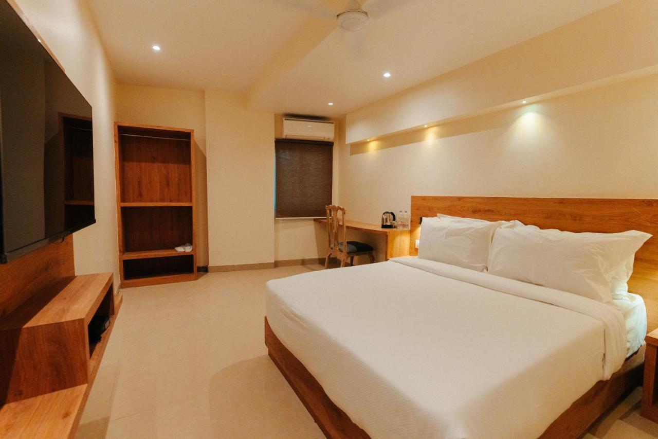Arnna Hotel - Goregaon Мумбаи Экстерьер фото