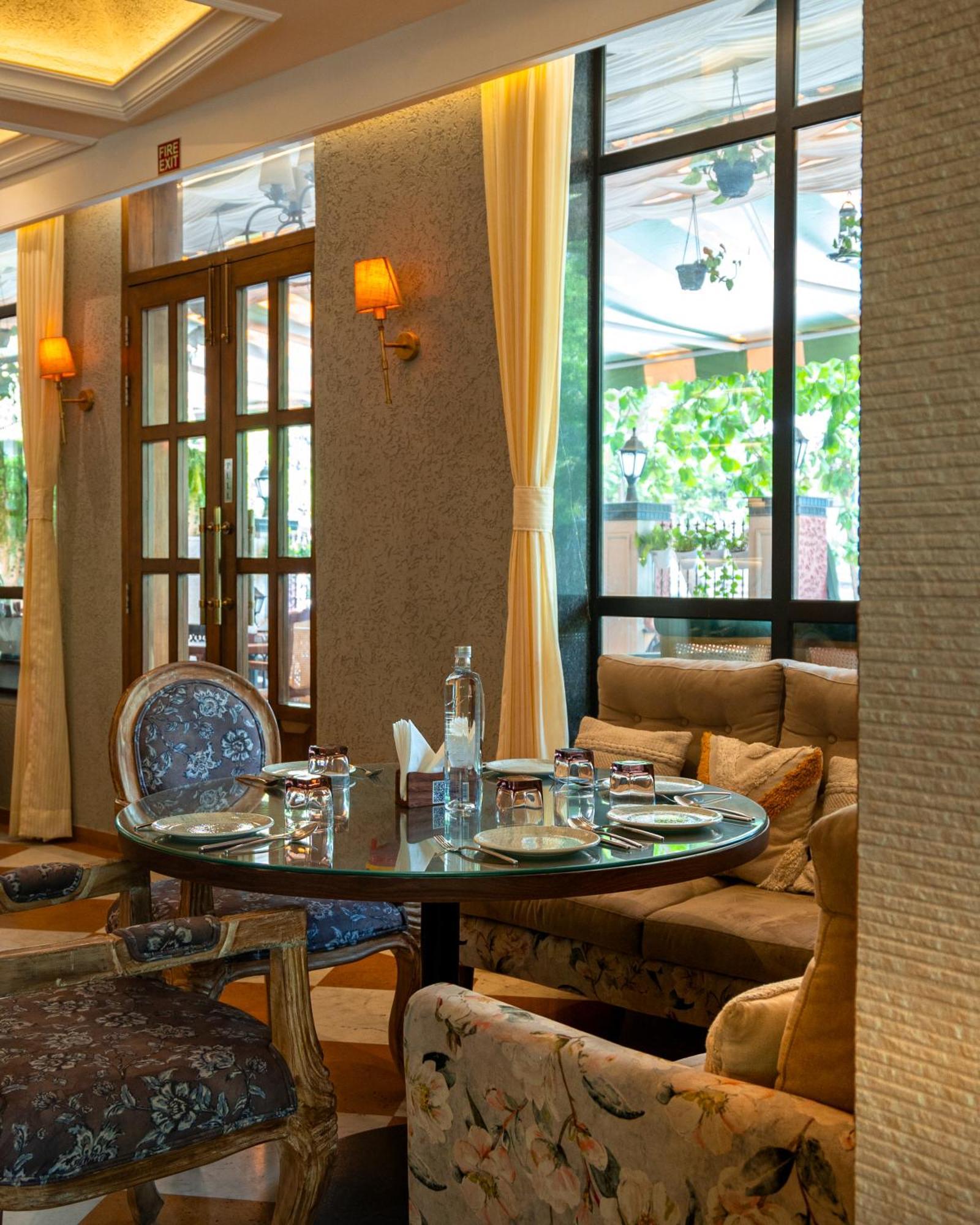 Arnna Hotel - Goregaon Мумбаи Экстерьер фото