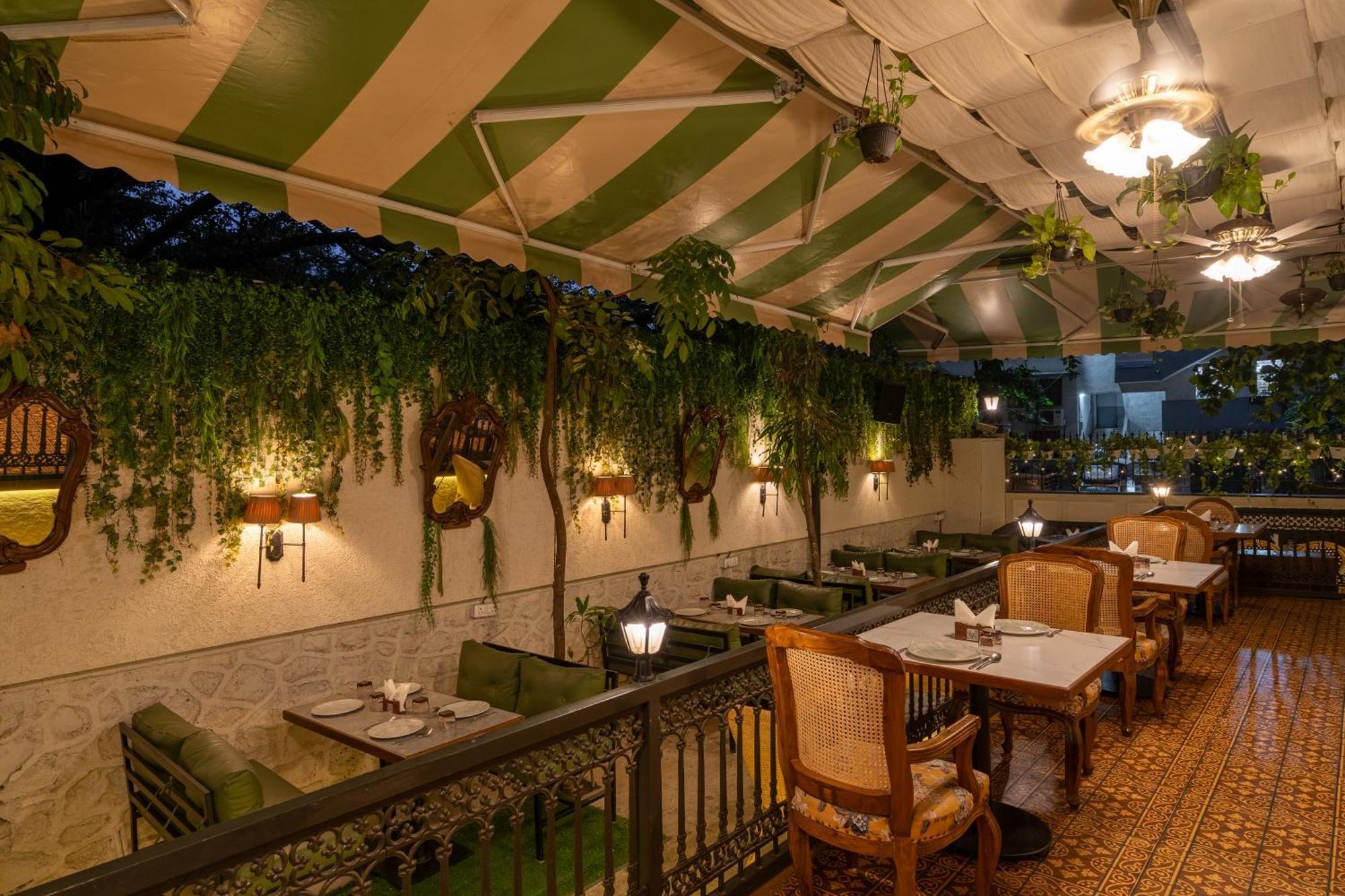 Arnna Hotel - Goregaon Мумбаи Экстерьер фото